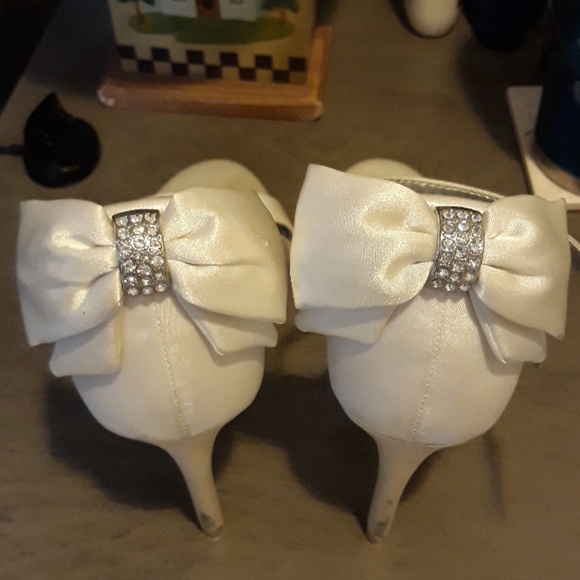 Heels - Picture 2 of 3